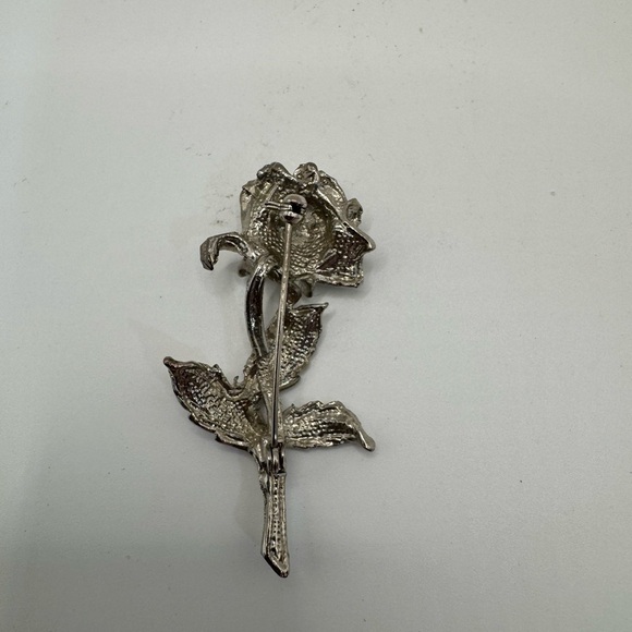 Vintage Elegant Silver Floral Brooch - Picture 2 of 2